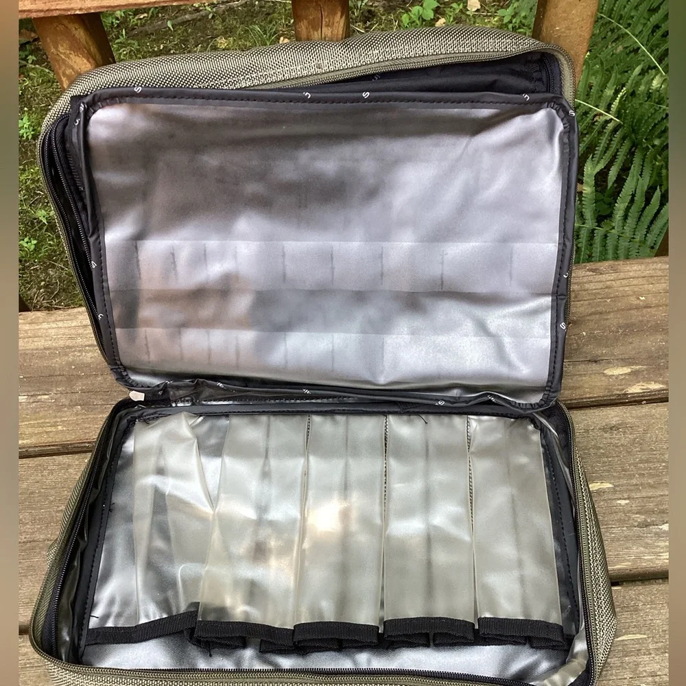 Stone Mountain 🆕WOT travel bag,tons of storage compartments, nylon carry strap